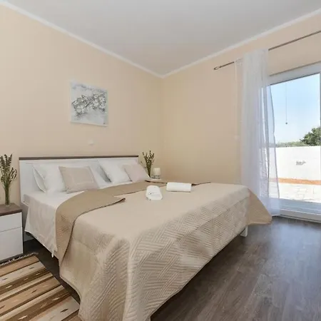 Ani 1 * Privlaka (Zadar)