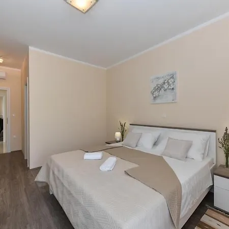 Ani 1 * Privlaka (Zadar)